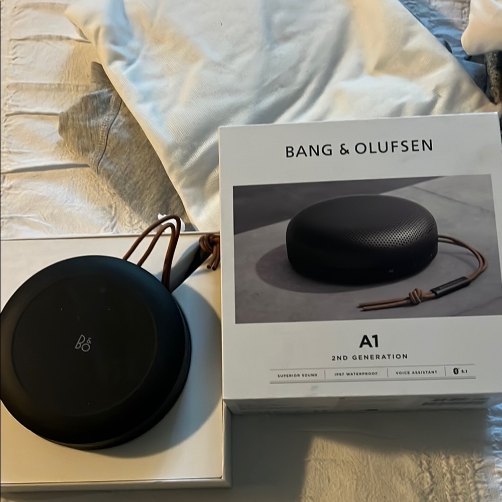 Bang & Olufsen Beosound A1 2nd Gen Portable Bluetooth Speaker - Black